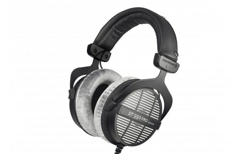 https://blog-dev.landr.com/wp-content/uploads/2019/04/25_Best_Headphones_Beyerdeynamic_dt-990-pro_.jpg